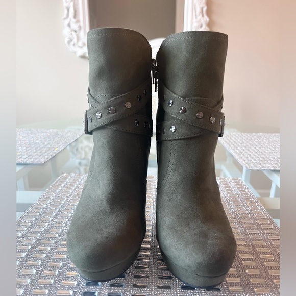 🖤 GUESS GBG Deeka Dark Army Green High Heels 7.5M NEW - Picture 6 of 6